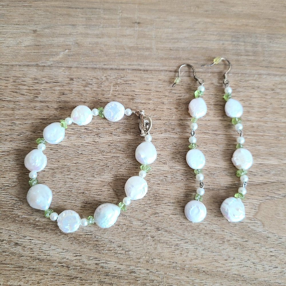 Hand made Pearls and Peridot bracelet and earrings jewelry set.